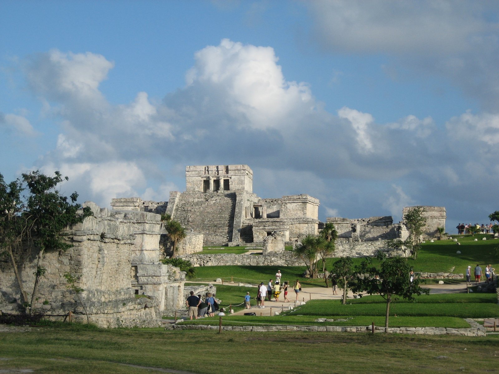 Hoteles, playas y zona arqueológica de Tulum